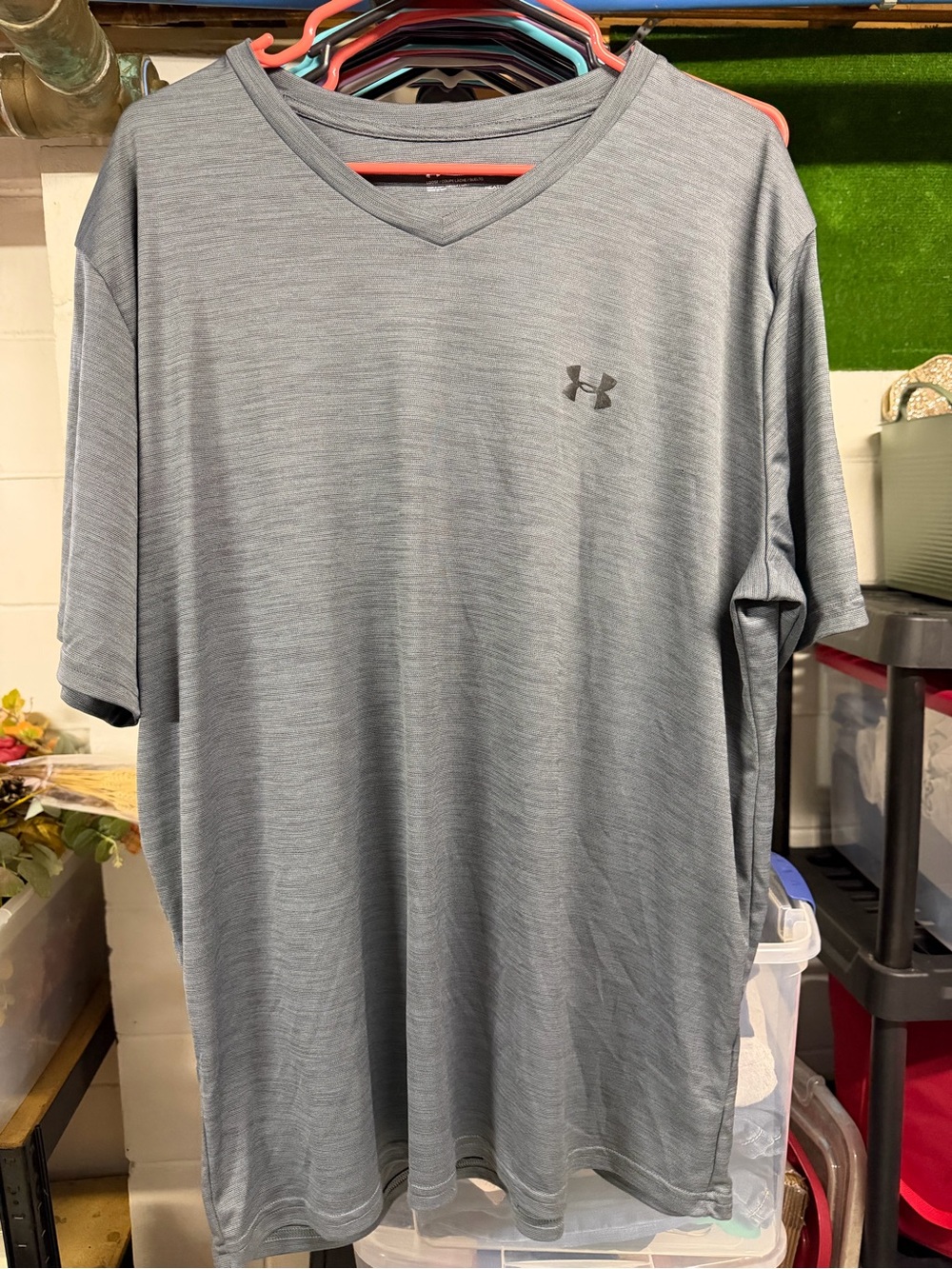 Under Armour Men's Grey Performance V-Neck Shirt XXL 2X